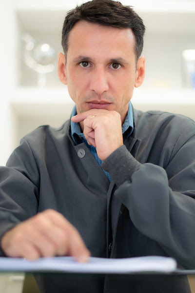 Foto 2 de Dentista em Icaraí - Niterói | Canal, Clareamento e Implante | Dr. Régis Villa