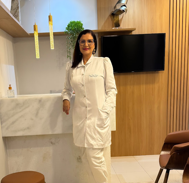 Foto 2 de Dentista em Lauro de Freitas Dra Elane Cardoso, referência em Implantes Dentários