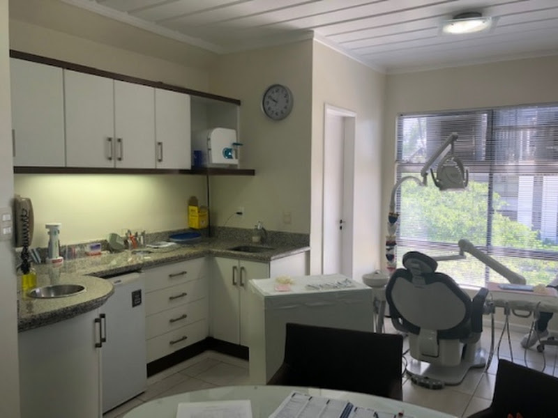 Foto 7 de Dentista em Lauro de Freitas Dra Elane Cardoso, referência em Implantes Dentários