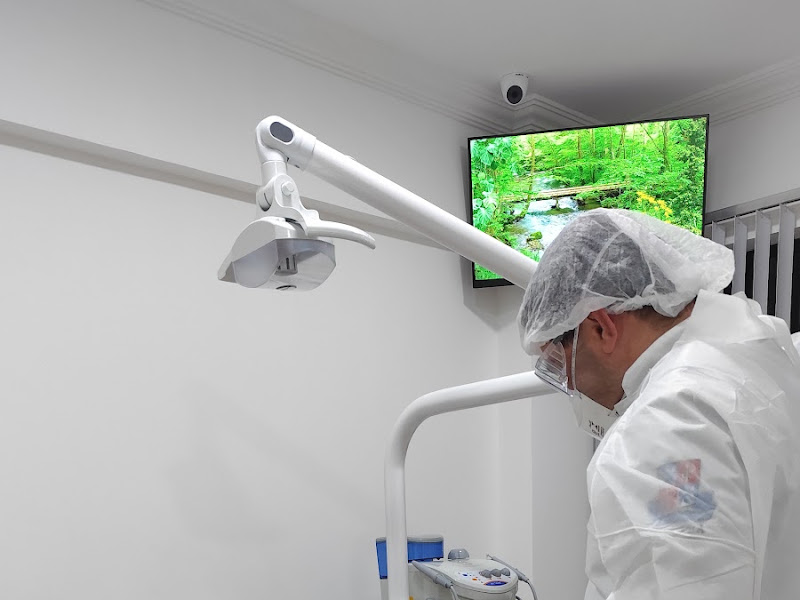 Foto 8 de Dentista em Lauro de Freitas Dra Elane Cardoso, referência em Implantes Dentários