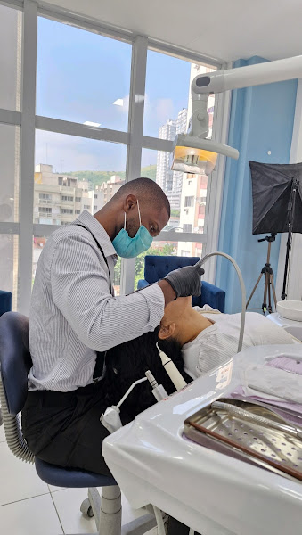 Foto 2 de Dentista em Nova Iguaçu - Dr. Carlos Madalena