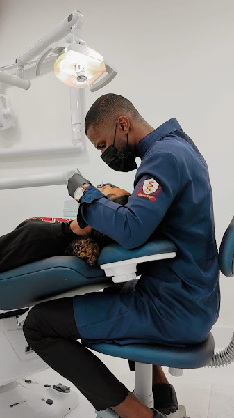 Foto 3 de Dentista em Nova Iguaçu - Dr. Carlos Madalena