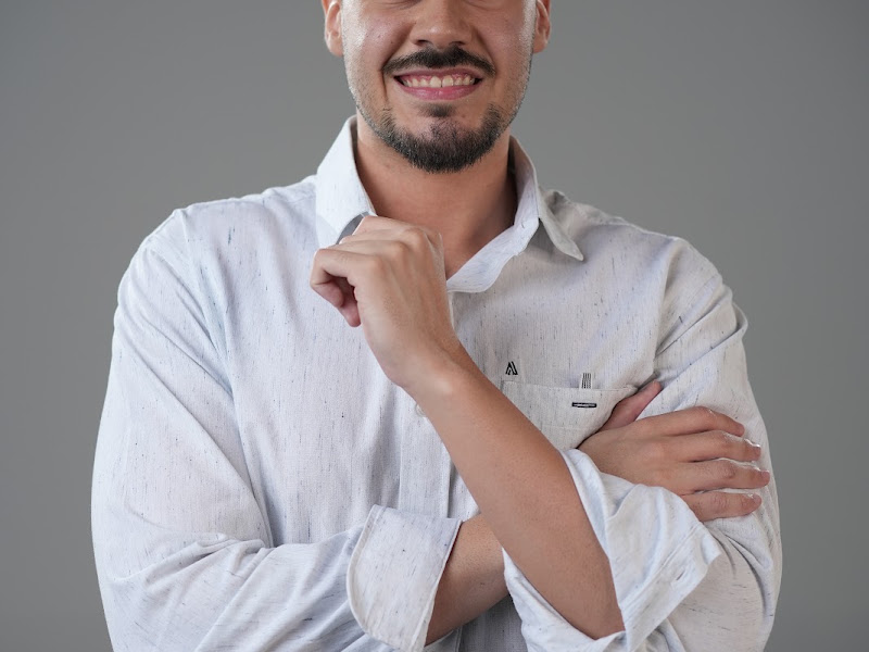 Foto de Dentista em Rio Preto - Dr. Arthur Cestari - Fecha às 20h
