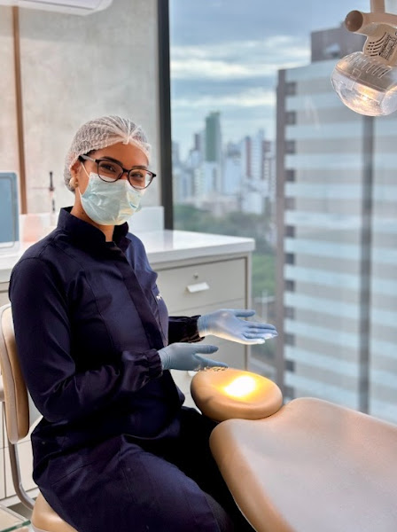 Foto 2 de Dentista em Salvador Dra. Taiane Santos | Clínica Odontológica em Salvador ELO Reabilitação Oral e Estética