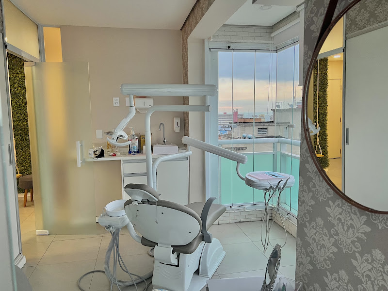 Foto 3 de Dentista em Santos | Lentes de Resina, Implantes e Harmonização | Dentalliz