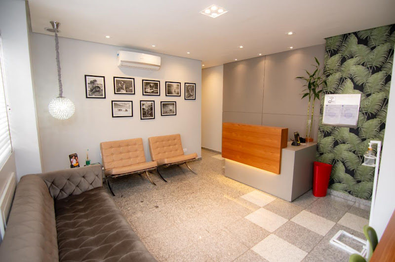 Foto 3 de Dentista em São Caetano | Clínica Odontológica Dra. Aline Laham, Clareamento Dental, Alinhador Invisível, Implante Dentário