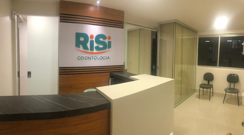 Foto 2 de Dentista em Sobradinho| Risi Odontologia |Periodontia |Prótese |Implantes.