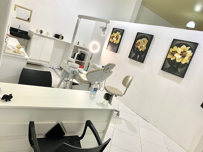 Foto 8 de Dentista Emanuelle Marello