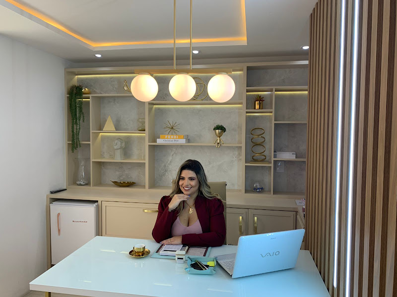 Foto 3 de Dentista Especialista em Estética | Dra. Lorena Vidal | Clareamento | Lentes de Contato | no Centro em Fortaleza