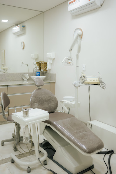Foto 2 de Dentista Ibirité I Árquia Odontologia - Clareamento Dental - Aparelho - Implante Dental
