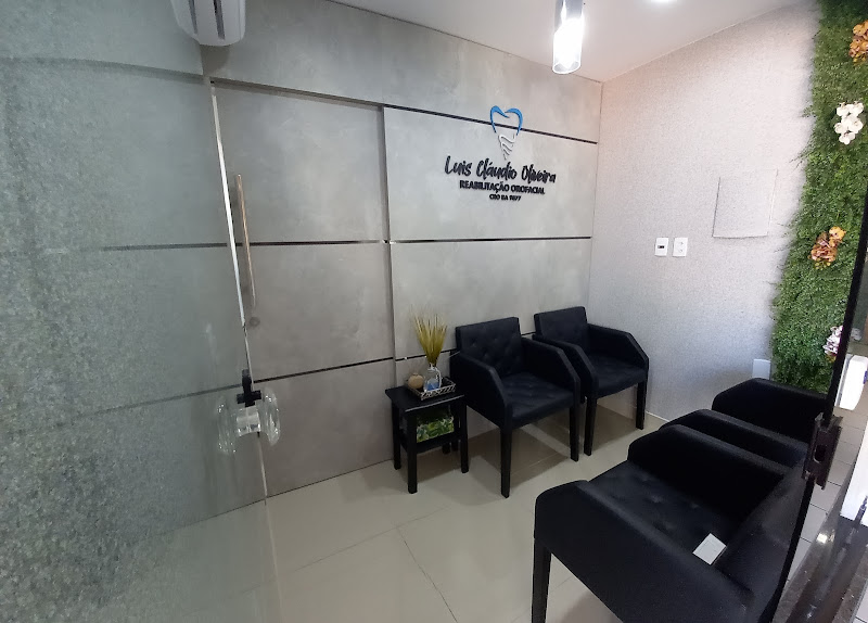 Foto 2 de Dentista - Luis Cláudio Oliveira, Reabilitação Orofacial