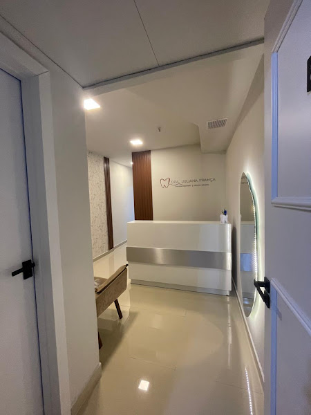 Foto 2 de Dentista na Taquara Dra. Juliana França - Lentes de Resina - Preenchimento Labial