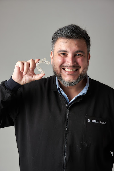Foto 2 de Dentista Niterói | Dr. Raphael Rapozo I Implantes I Facetas