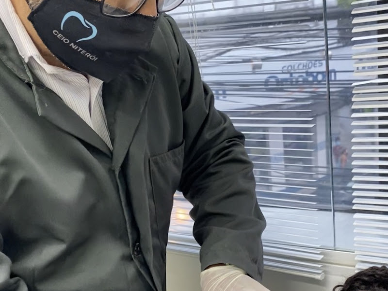 Foto de DENTISTA NITERÓI - Dr. Wanderson Lugão Clínica CEIO - centro especializado em implantes e ortodontia