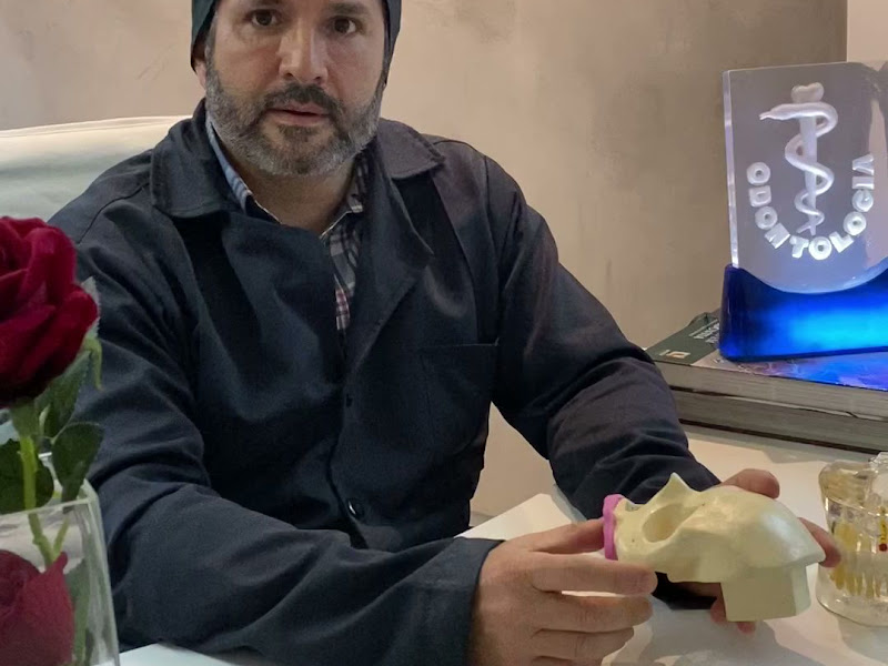 Foto 3 de DENTISTA NITERÓI - Dr. Wanderson Lugão Clínica CEIO - centro especializado em implantes e ortodontia