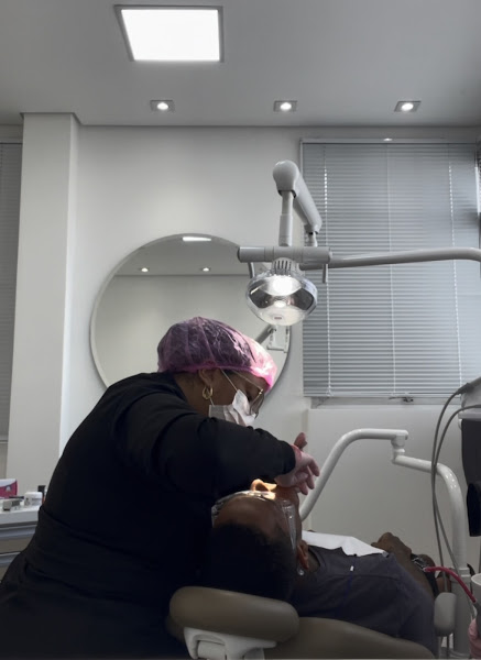 Foto 3 de Dentista no Gonzaga em Santos
