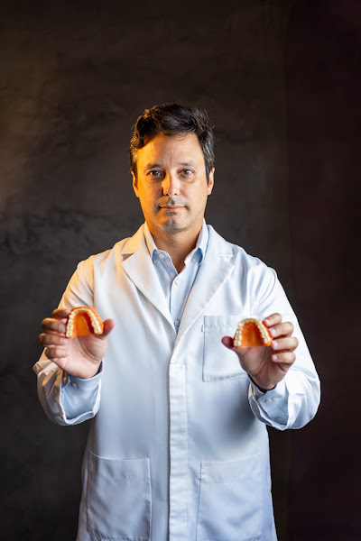Foto 2 de Dentista Ortodontista Dr Miguel Attizzani