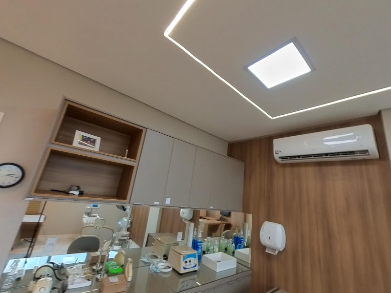 Foto 2 de Dentista para Implante Dentário e Lente de Contato em Varginha - Implav