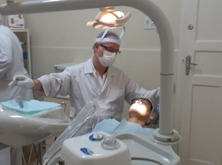 Foto 3 de Dentista Santa Casa RJ Consulta e Emergência - Equipe Kruger - 40 anos de Experiência.