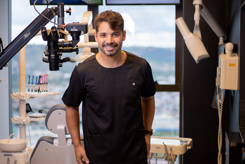 Foto 2 de DENTISTA, TRATAMENTO DE CANAL SEM DOR, JUAZEIRO DO NORTE CARIRI - Dr Windson Nilamonn