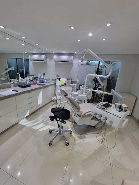 Foto 3 de Dentista Walter Viana | Prótese sobre Implante Dentário | Prótese protocolo | Americana, SP