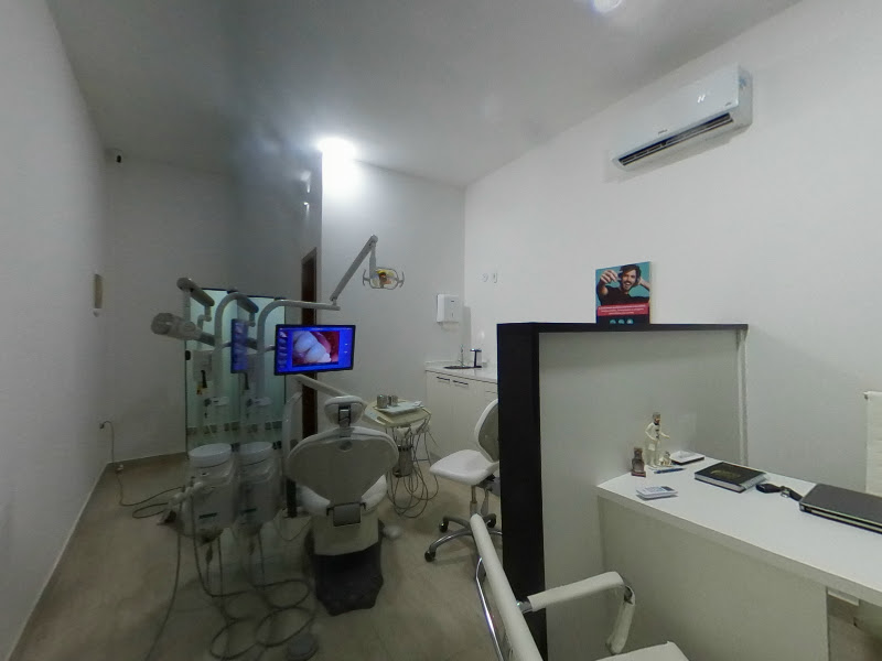Foto 3 de Dr. Adelmo Moreira - Dentista em Rio das Ostras
