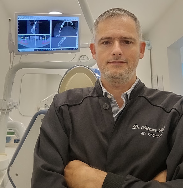 Foto 2 de Dr Ademar Ítalo Soares Implante Dentário.
