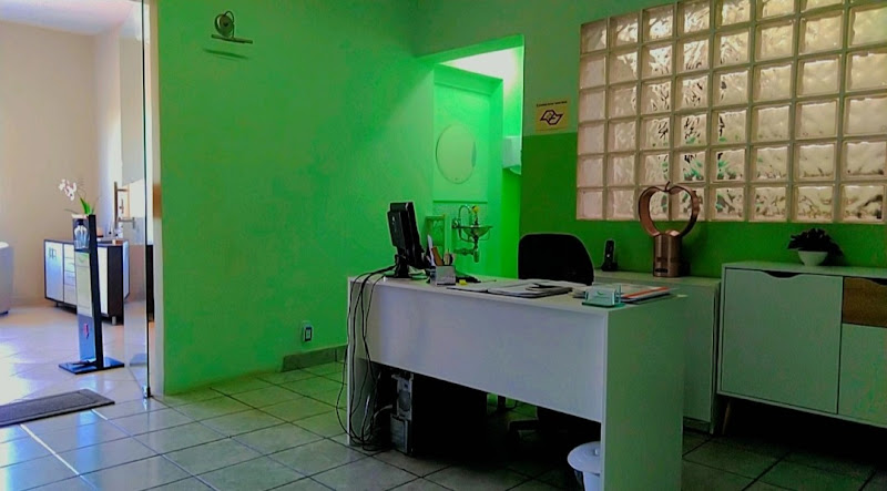 Foto 2 de Dr.Adriano A. Vasconcellos - Estética e Implantes