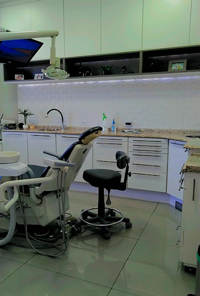 Foto 3 de Dr.Adriano A. Vasconcellos - Estética e Implantes