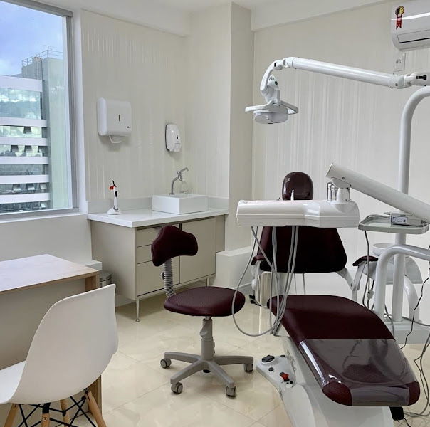 Foto 2 de Dr. Adriano Assis - Cirurgião Bucomaxilofacial