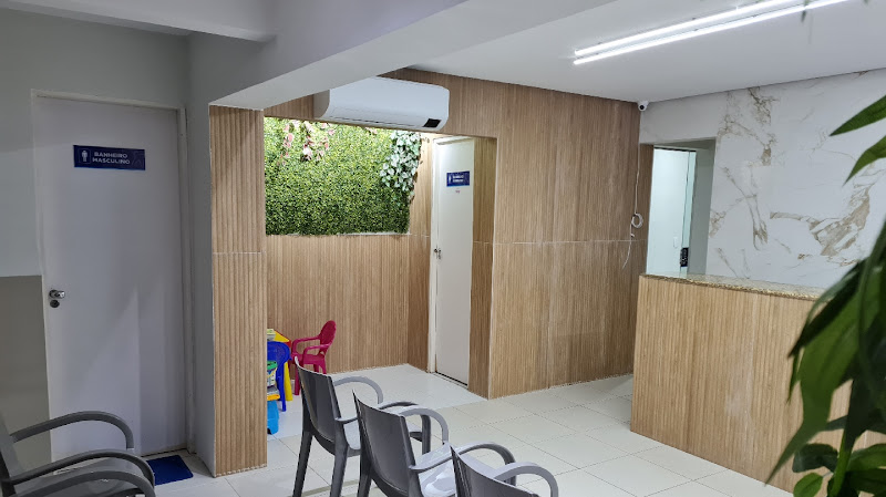 Foto 2 de Dr Adriano Menezes Rodrigues