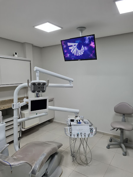 Foto 3 de Dr Adriano Menezes Rodrigues