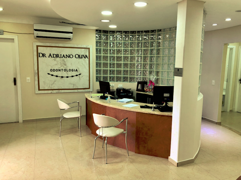 Foto 2 de Dr. Adriano Oliva
