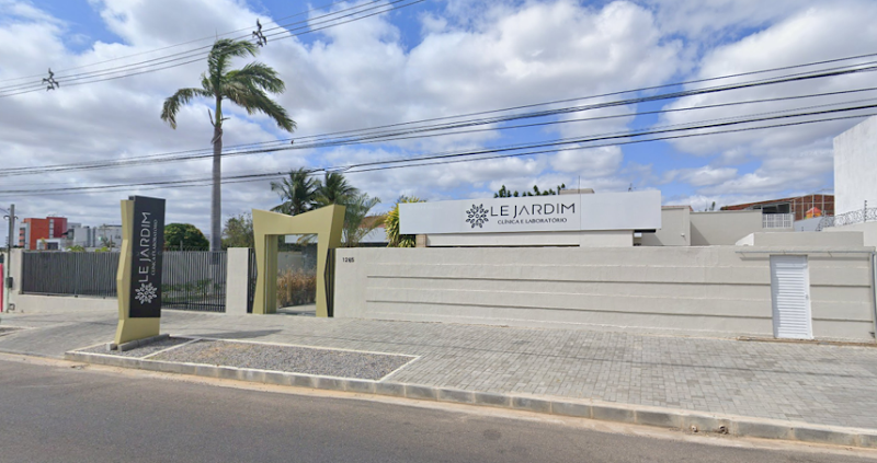 Foto de Dr. Alan Queiroz - Implantes Dentários