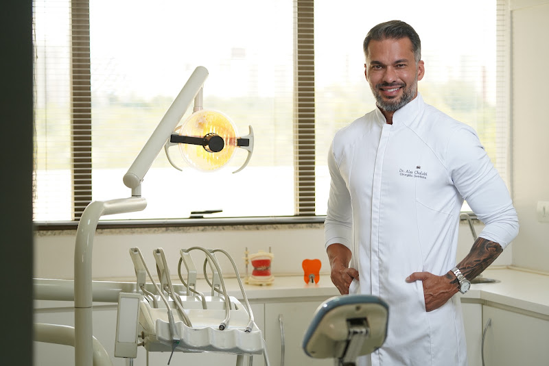 Foto 2 de Dr. Alex Chalabi Odontologia Estética