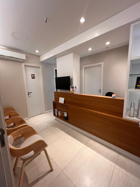 Foto 2 de Dr. Alexandre Andrade & Dra. Júlia Abreu Dentista em Bom Fim I Implantes, Ortodontia e Clínico geral