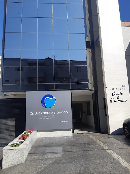 Foto 2 de Dr.Alexandre Brandão Implantes e Reabilitação Oral