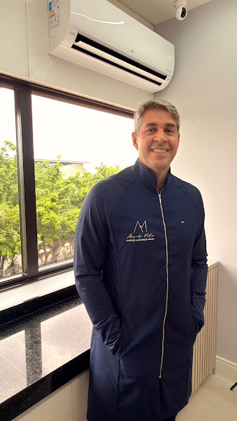 Foto 3 de Dr. Alexandre Matias | Clínica Premium de Implantes e Próteses no Rio de Janeiro | Dentista na Barra da Tijuca