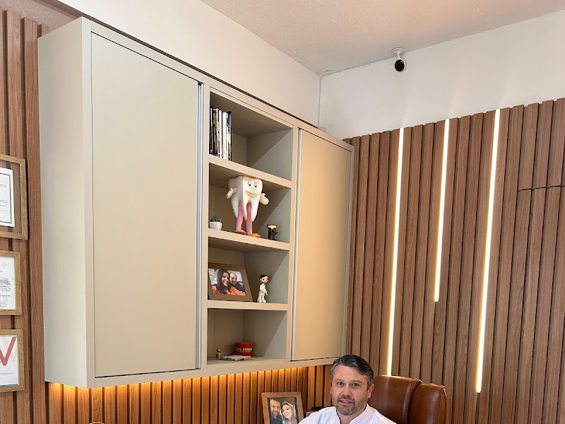 Foto 7 de Dr. Álvaro Spinelli - Dentista Urgência