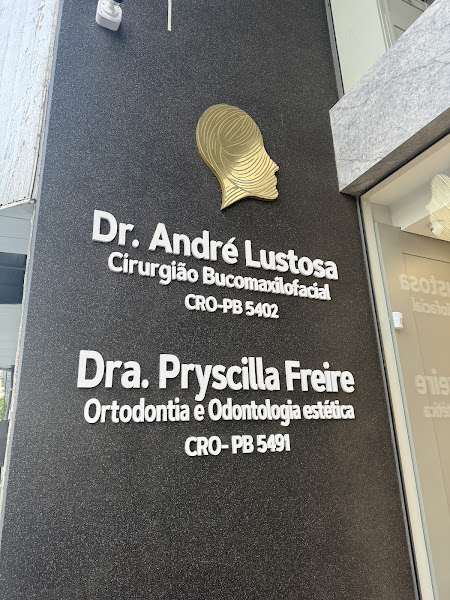 Foto 3 de Dr. André Lustosa - CIRURGIÃO BUCOMAXILOFACIAL