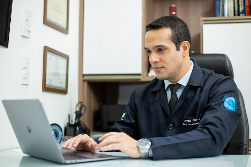 Foto 3 de Dr. André Serra - Cirurgião Bucomaxilofacial