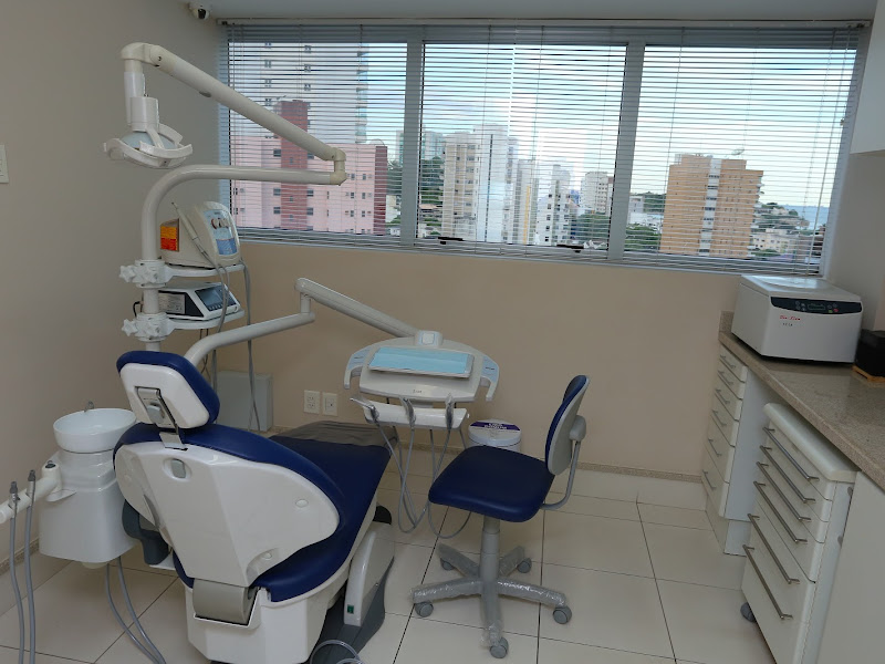 Foto de Dr. Armando Arana | Implantes & Reabilitação Oral