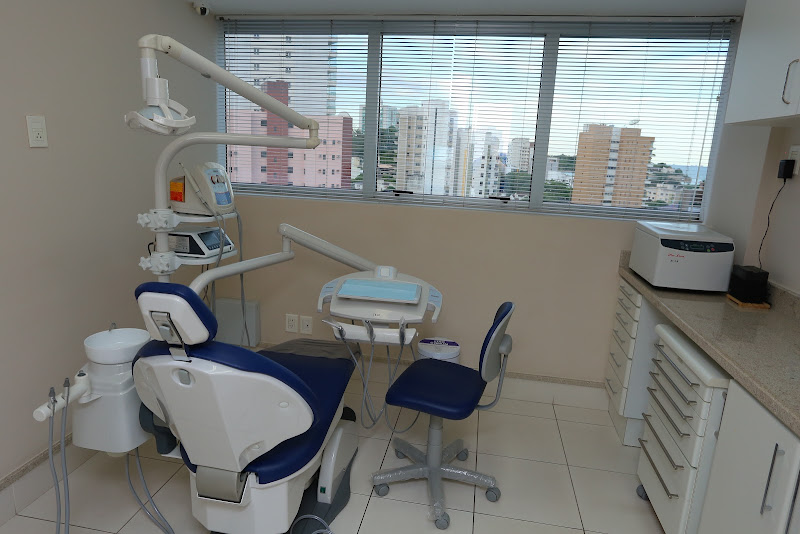 Foto 2 de Dr. Armando Arana | Implantes & Reabilitação Oral