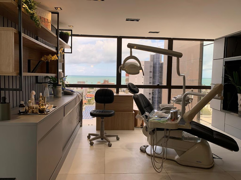 Foto 3 de DR AUGUSTO PIERRY HARMONIZAÇÃO OROFACIAL