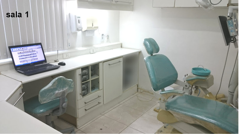 Foto 3 de Dr. Áureo Araújo - Clinica Dentária de Colégio