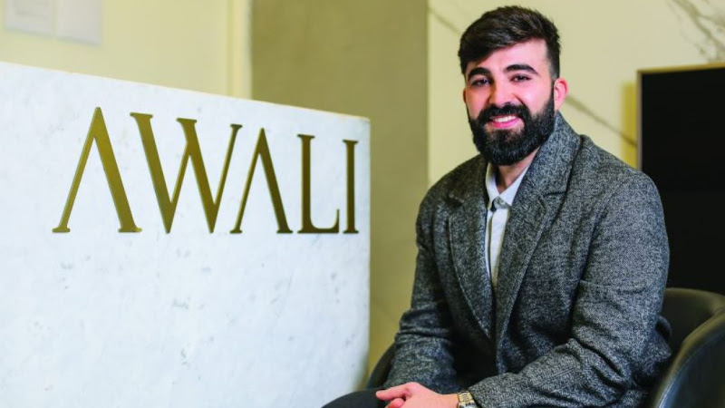 Foto 2 de Dr. Awali - Lentes em Porcelana l Implantes Dentários l Full Face - em Foz do Iguaçu