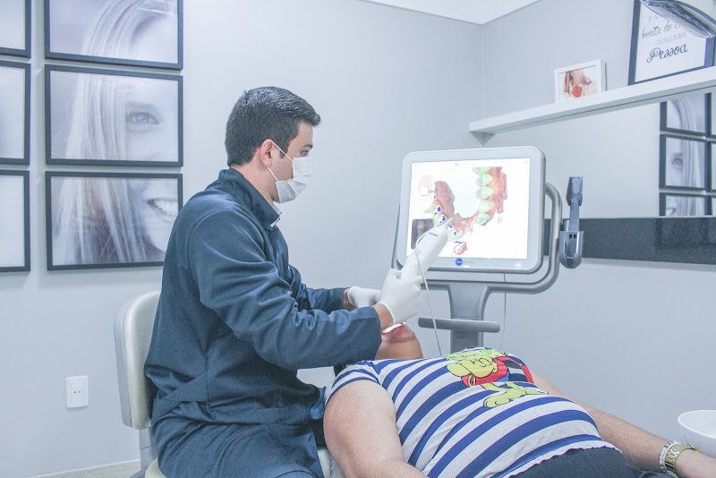 Foto 2 de Dr. Brunno Mororó Implantes Dentários