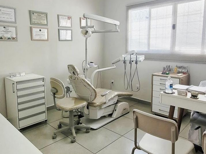 Foto 7 de Dr. Bruno Segnini - Implantes Dentários