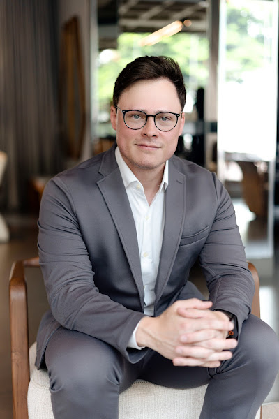 Foto 2 de Dr. Bruno Sevarolli - Facetas de Porcelana em Juiz de Fora - Endodontia - Reabilitação Estética em Juiz de Fora