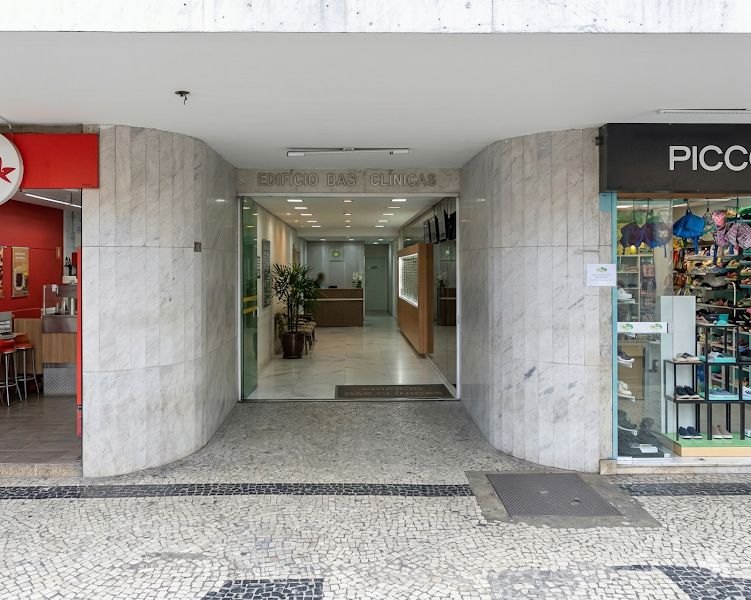 Foto 3 de Dr. Bruno Sevarolli - Facetas de Porcelana em Juiz de Fora - Endodontia - Reabilitação Estética em Juiz de Fora